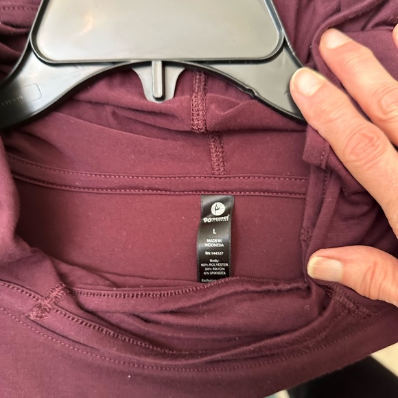 90° women’s athletic hoodie, size large burgundy - Picture 3 of 3